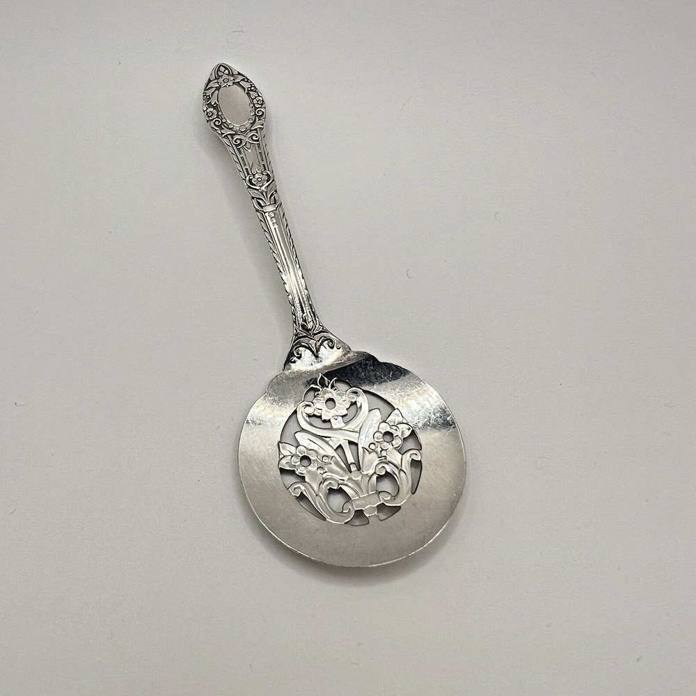 Oneida Community Plate Rendezvous Old South Pierced BonBon Nut Spoon Silverplate